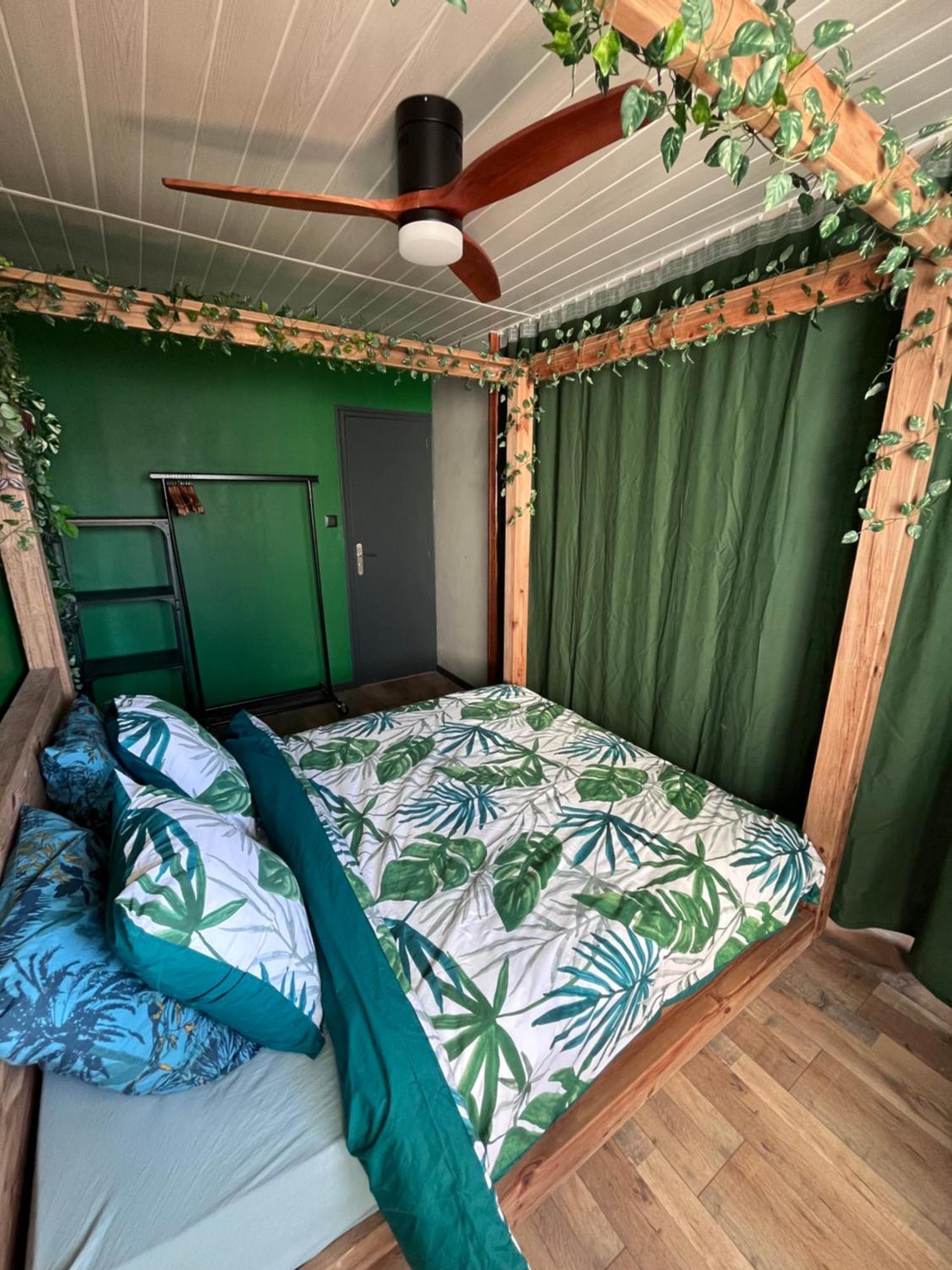Oasis Tropical & Sauna Сент-Илер-де-Рье Экстерьер фото